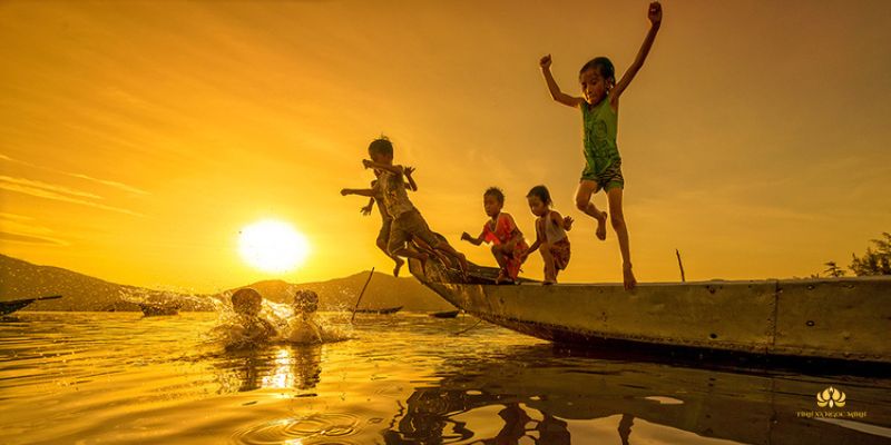 Thơ Phật giáo an lành - sống như đứa trẻ thơ